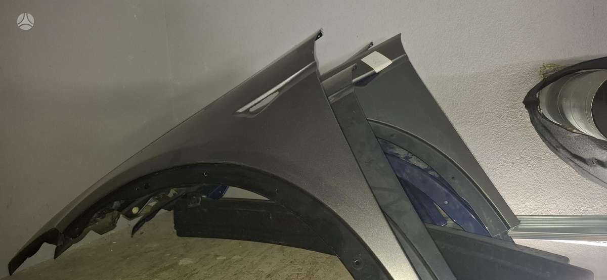 Tesla Model X kėbulo dalys