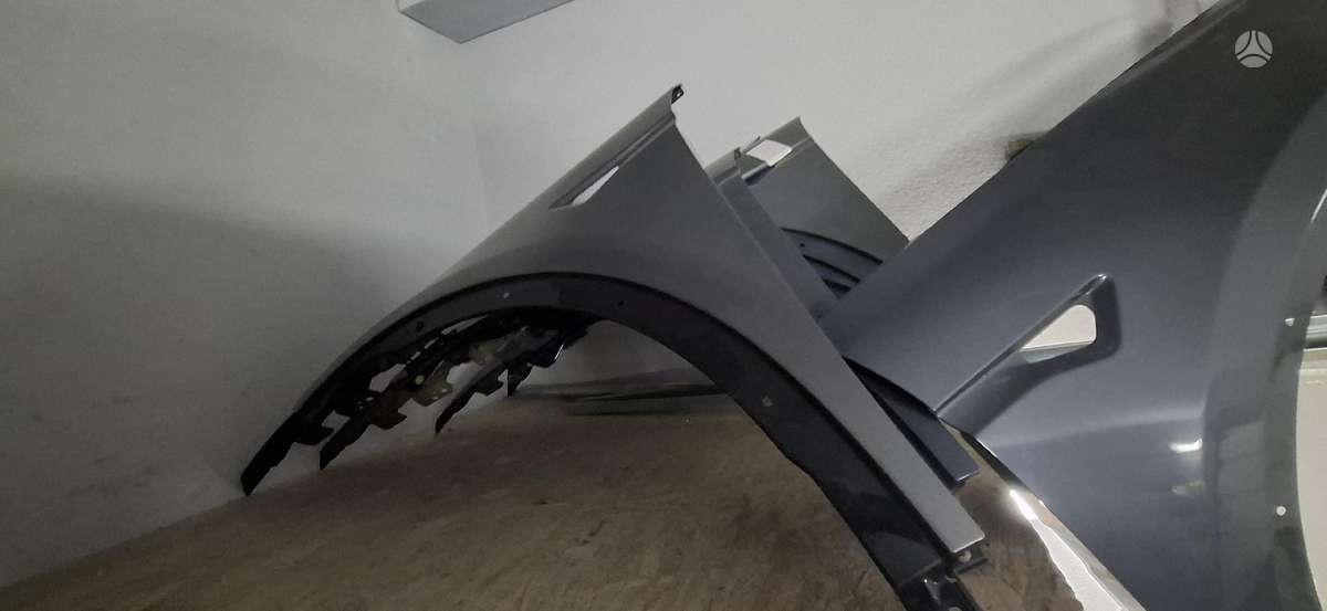 Tesla Model X kėbulo dalys