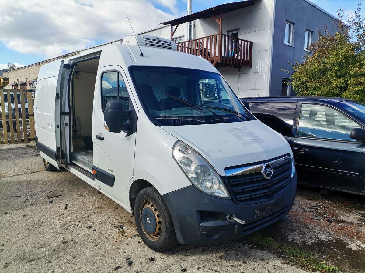 Opel Movano, preču