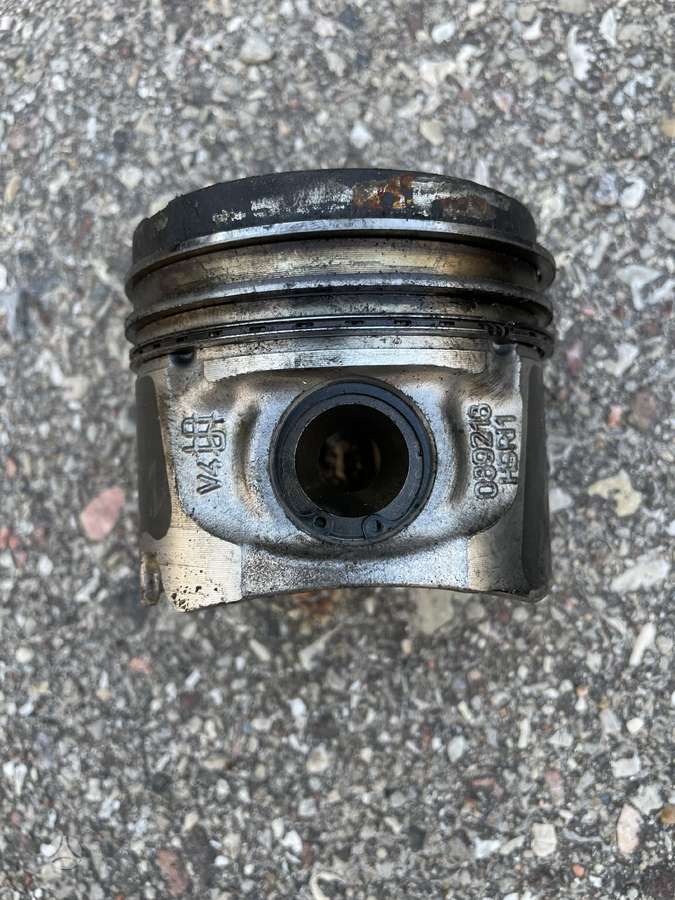 Nissan Navara pistons
