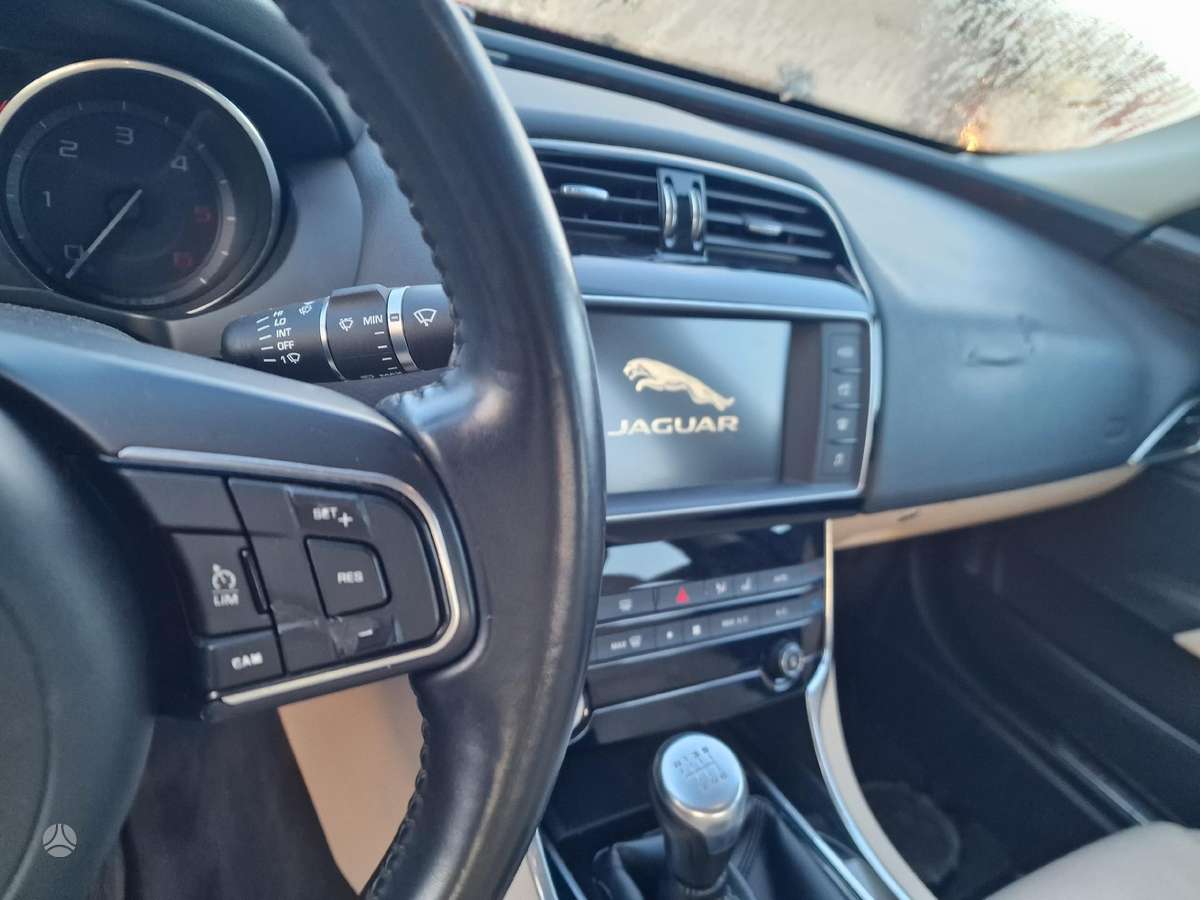Jaguar XE