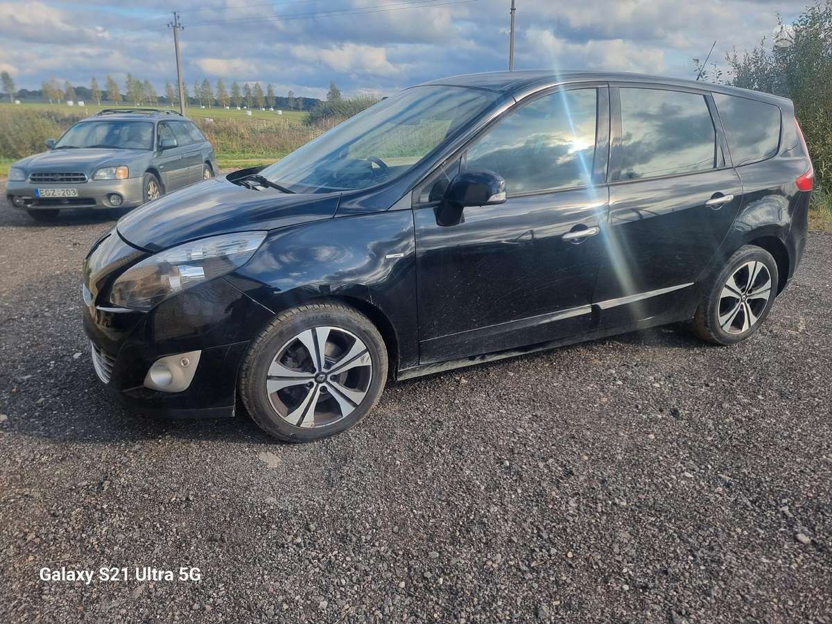 Renault Grand Scenic for parts