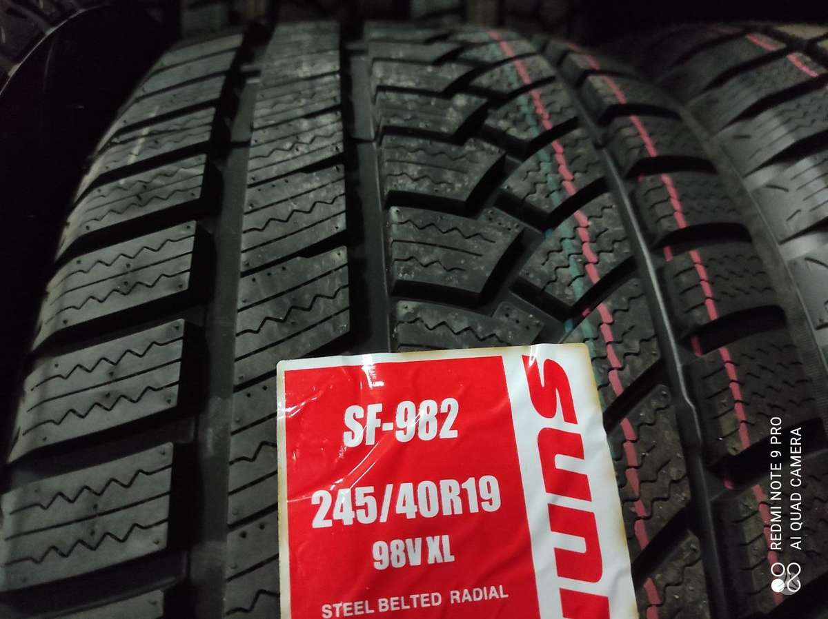 -Kita-, žieminės 245/40 R19