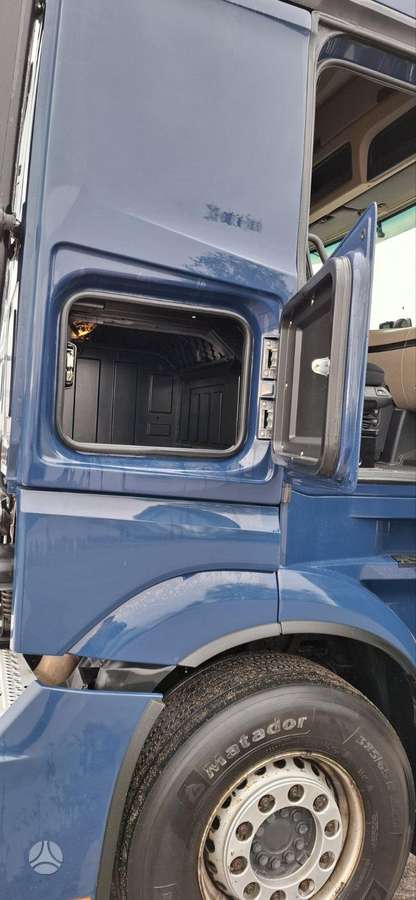 Mercedes-Benz Actros 1845, double sleeper