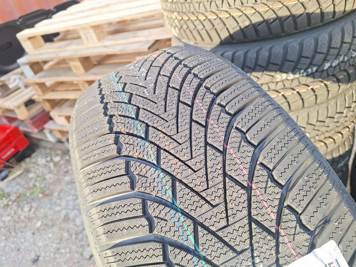 Rockblade, зимние 225/45 R18