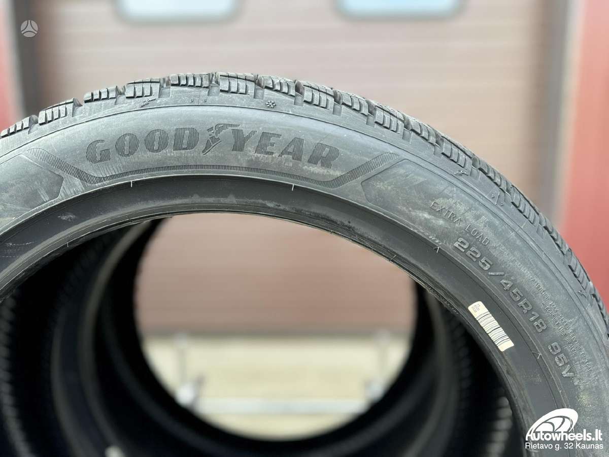 Goodyear Ultra Grip Performance 3, зимние 225/45 R18