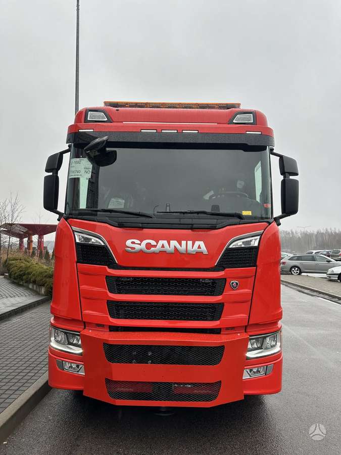 Scania 8x4, su kranu