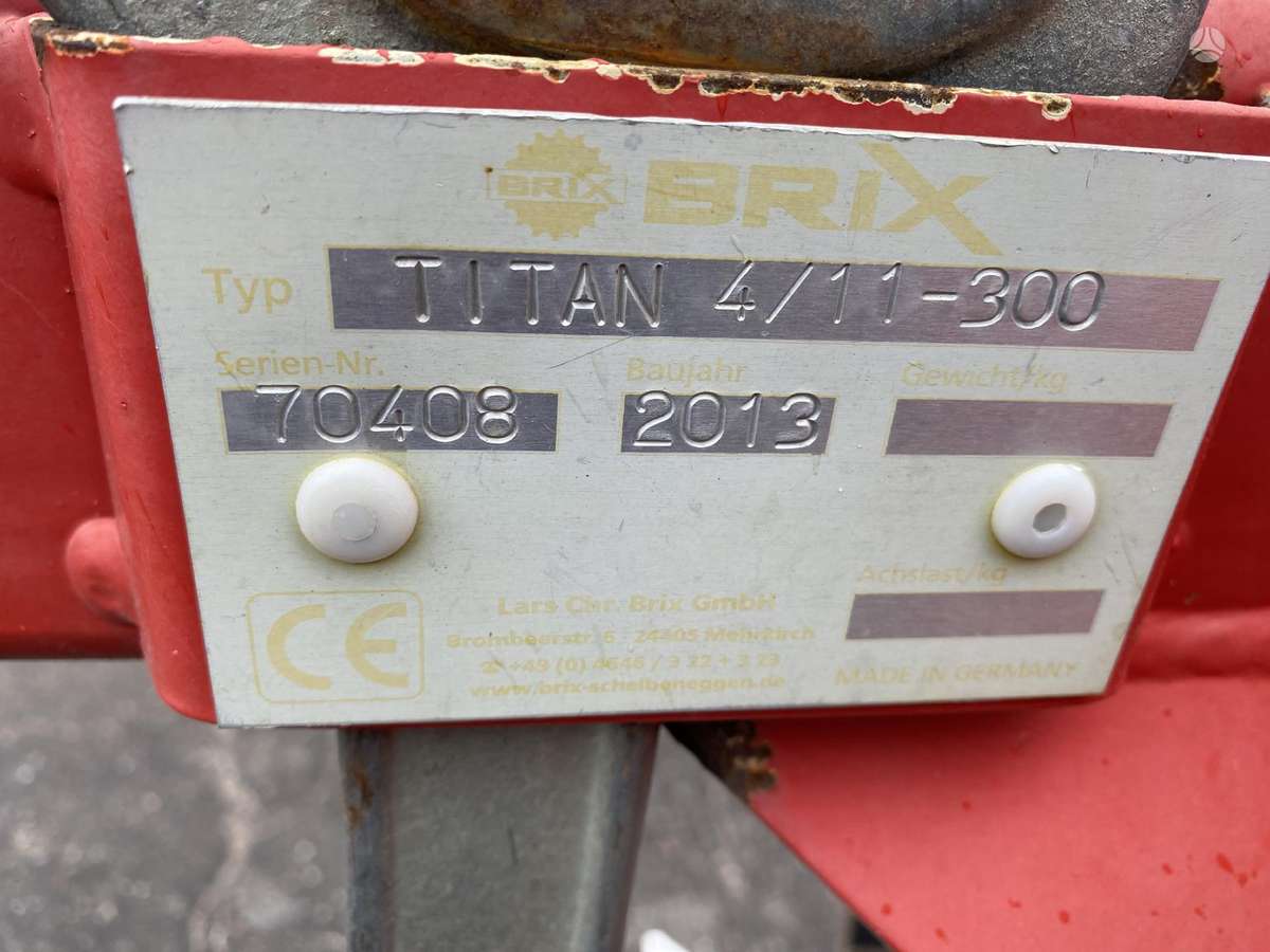 Brix Titan 11/ 300, scrapers, scrubbers