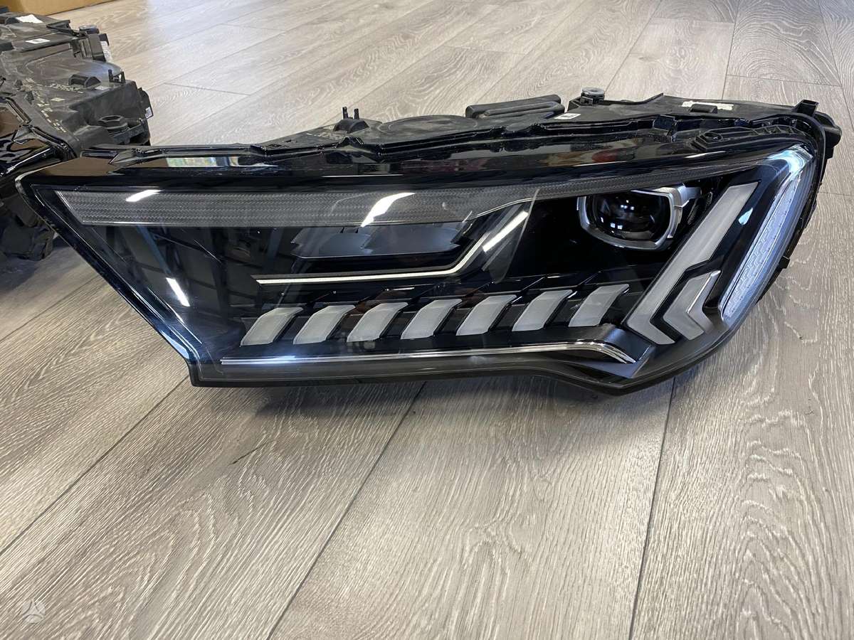 Audi Q7 gaismas