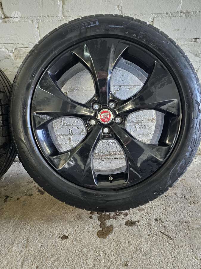 Jaguar E-Pace, lengvojo lydinio, R20
