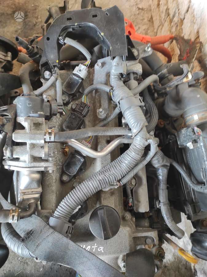 Toyota Yaris Tik variklis ir dėžė