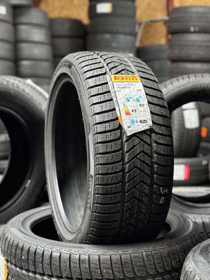 Pirelli WINTER SOTTOZERO 3, winter 245/40 R19