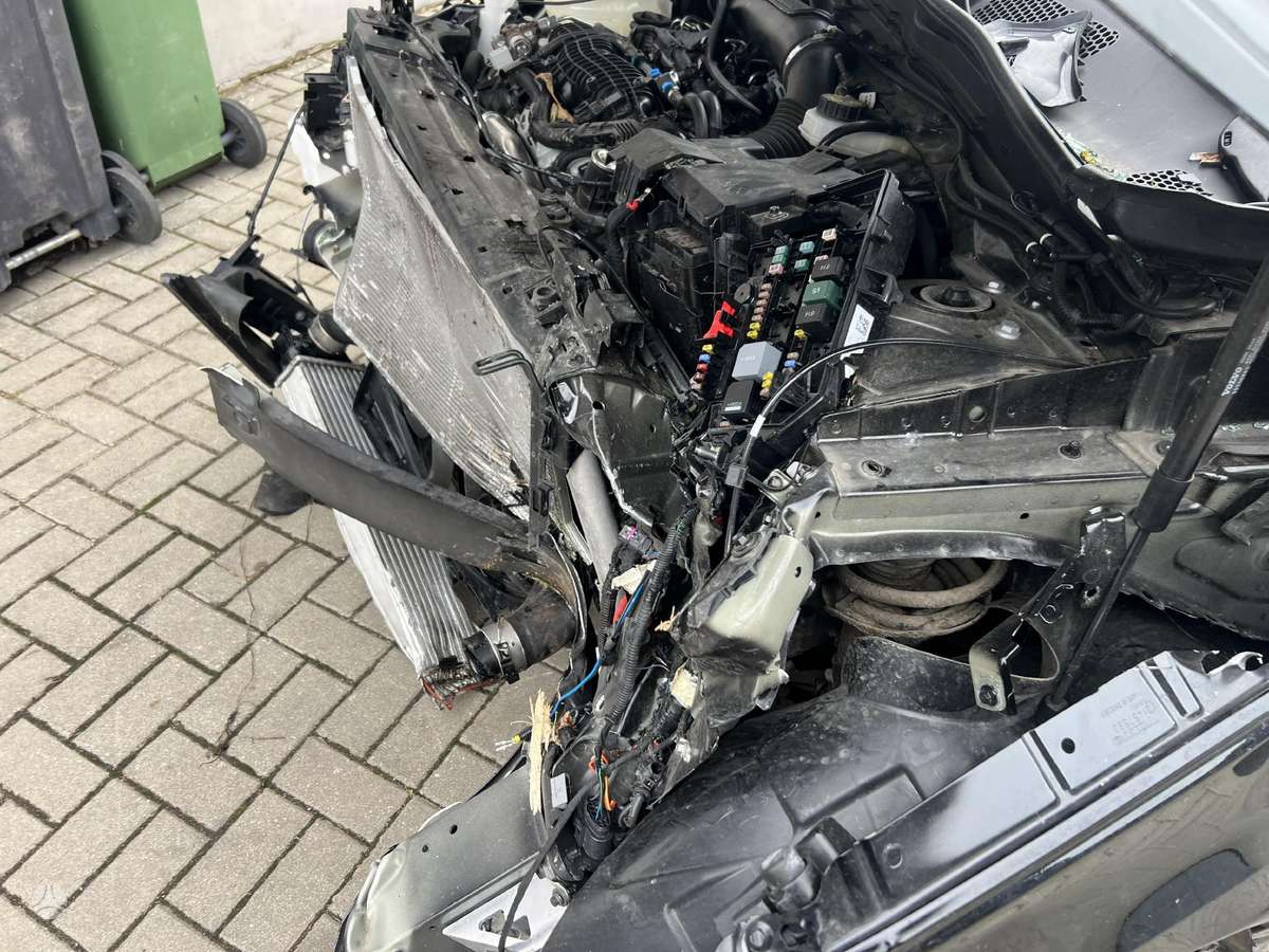 Volvo XC40 по частям. Vokiška rida 64000km