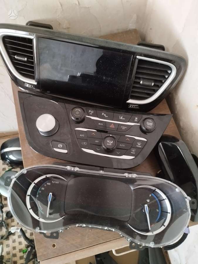 Chrysler Pacifica по частям. Pacifica hybridas