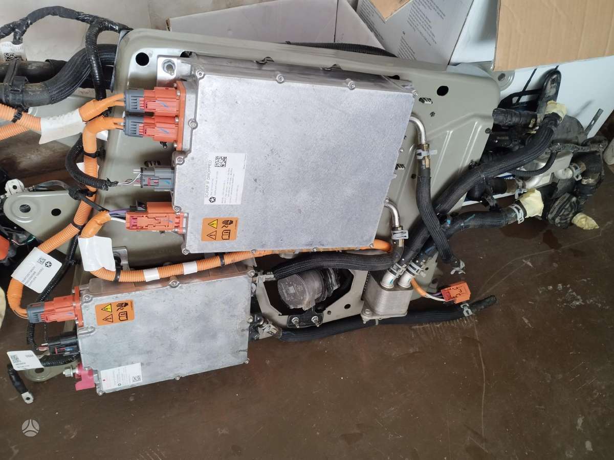 Chrysler Pacifica for parts. Pacifica hybridas