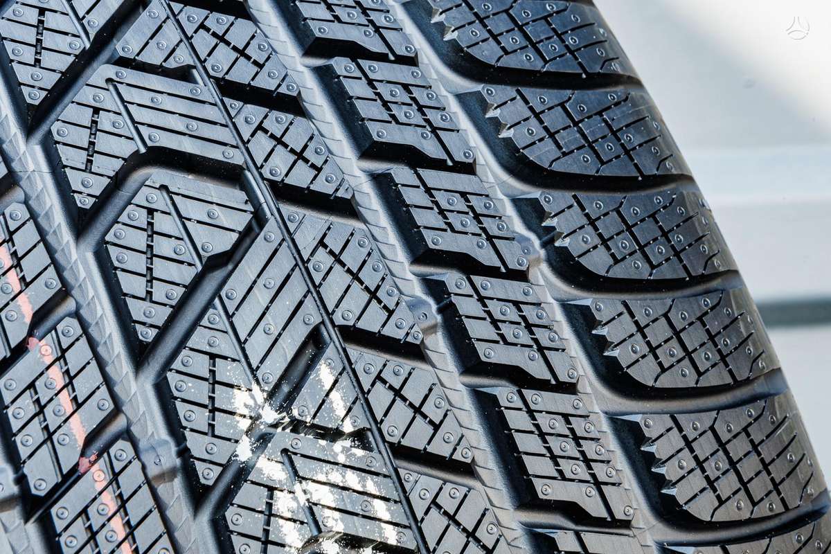 Pirelli Scorpion Winter (BMW), winter 275/40 R22