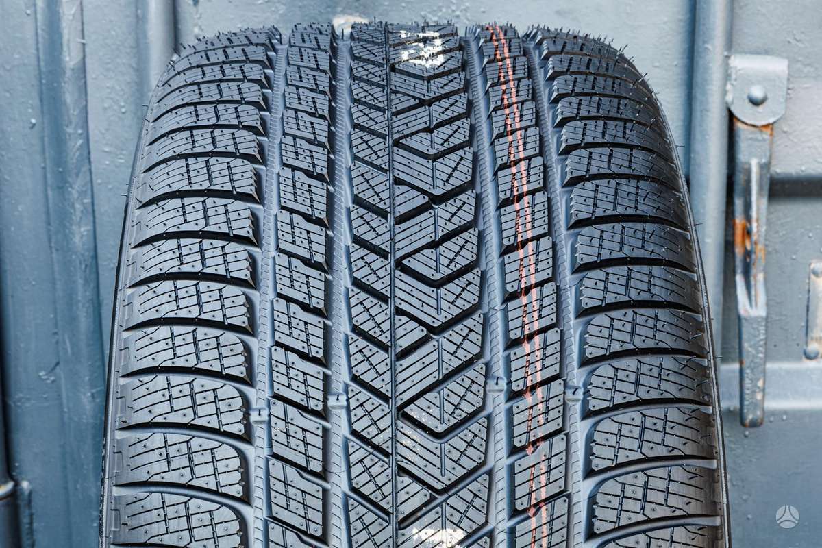 Pirelli Scorpion Winter (BMW), winter 275/40 R22