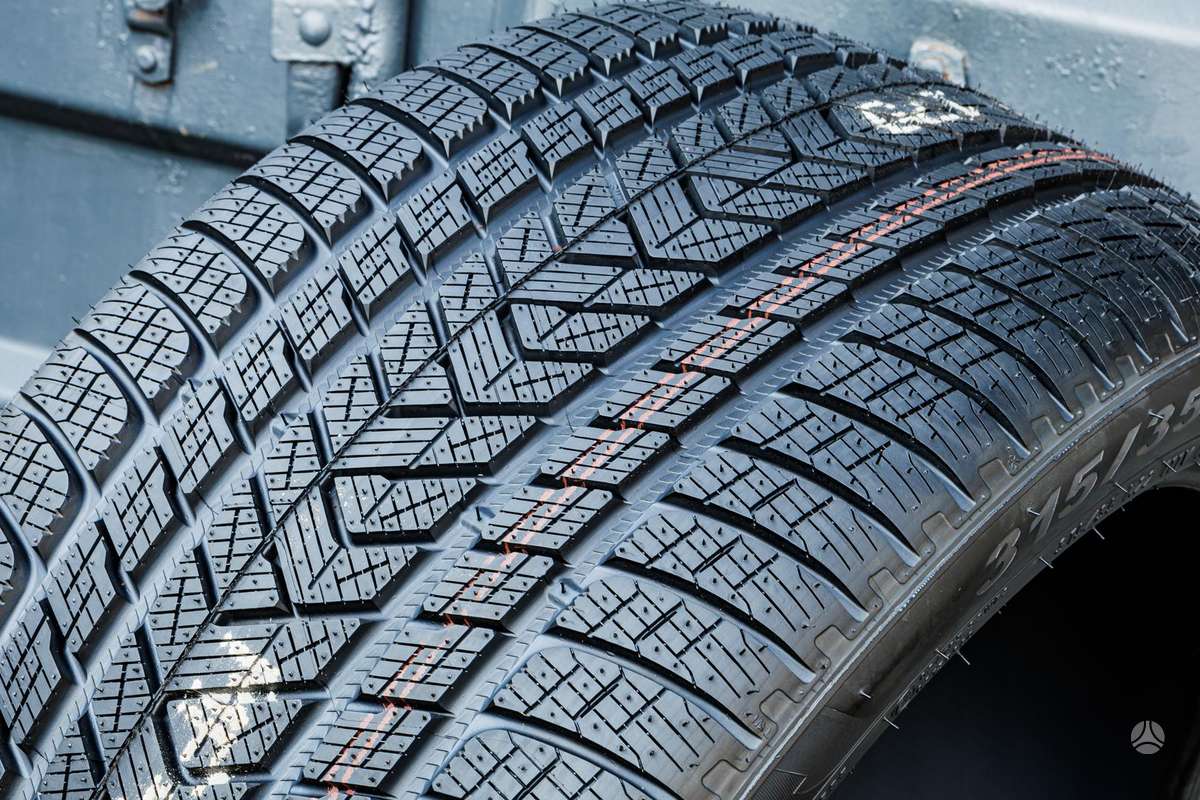 Pirelli Scorpion Winter (BMW), winter 275/40 R22