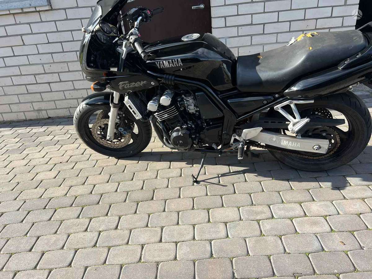Yamaha FZS, street / classic