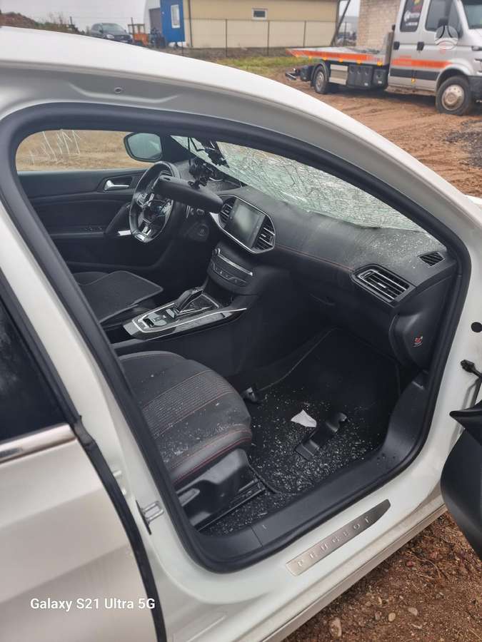 Peugeot 308 dalimis. Gt line