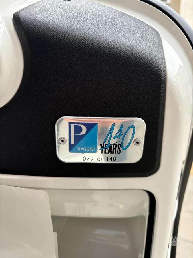Piaggio Vespa 300cc, scooters / mopeds