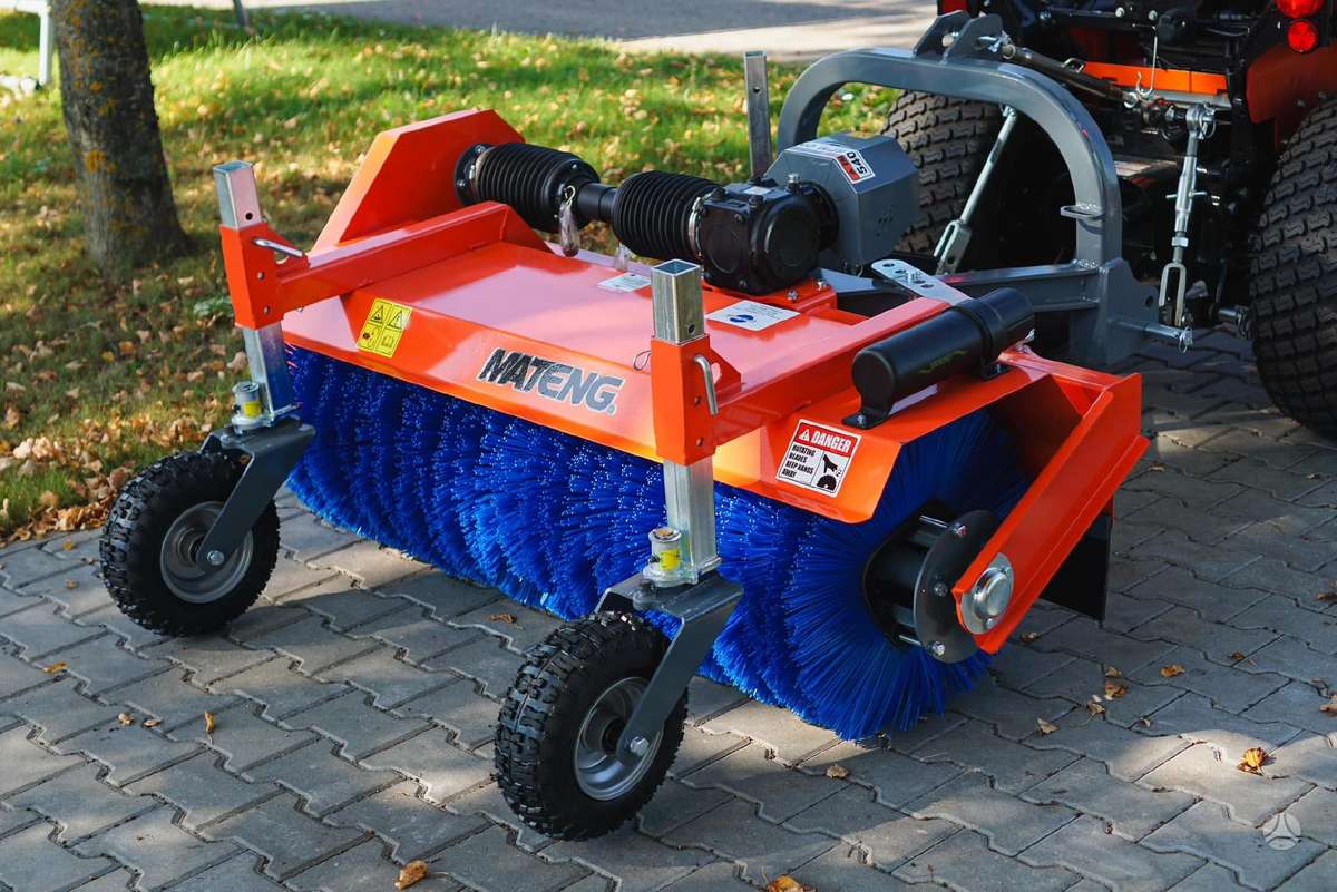 Mateng SWLT-140, brooms / brushes