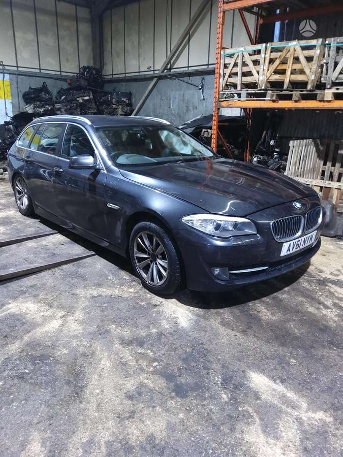 BMW 5 serija dalimis