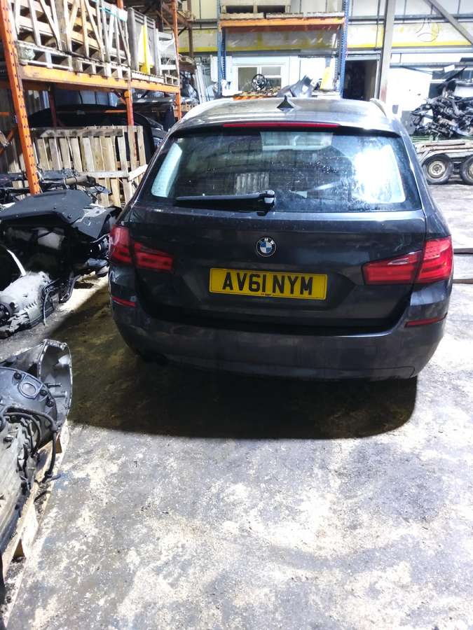 BMW 5 serija dalimis