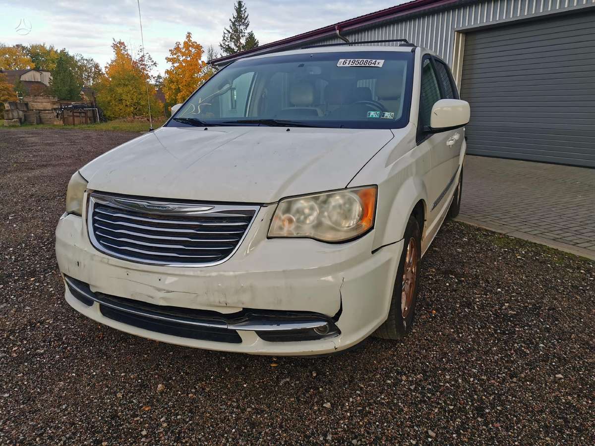 Chrysler Town & Country dalimis