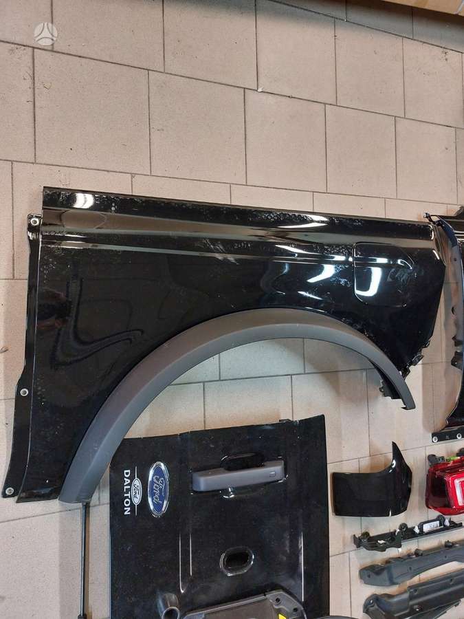 Ford Bronco kėbulo dalys