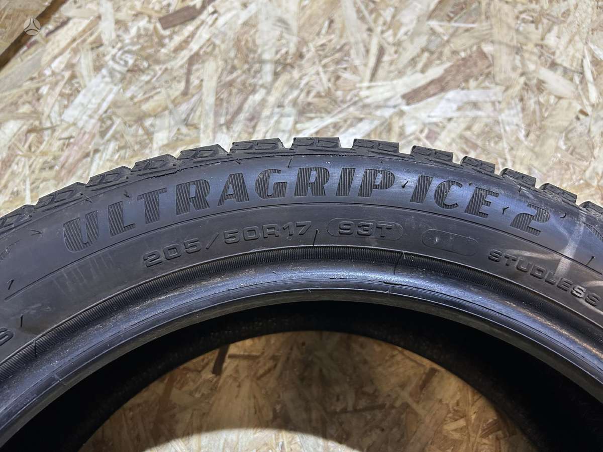 Bridgestone BLIZZAK LM005, winter 215/45 R18