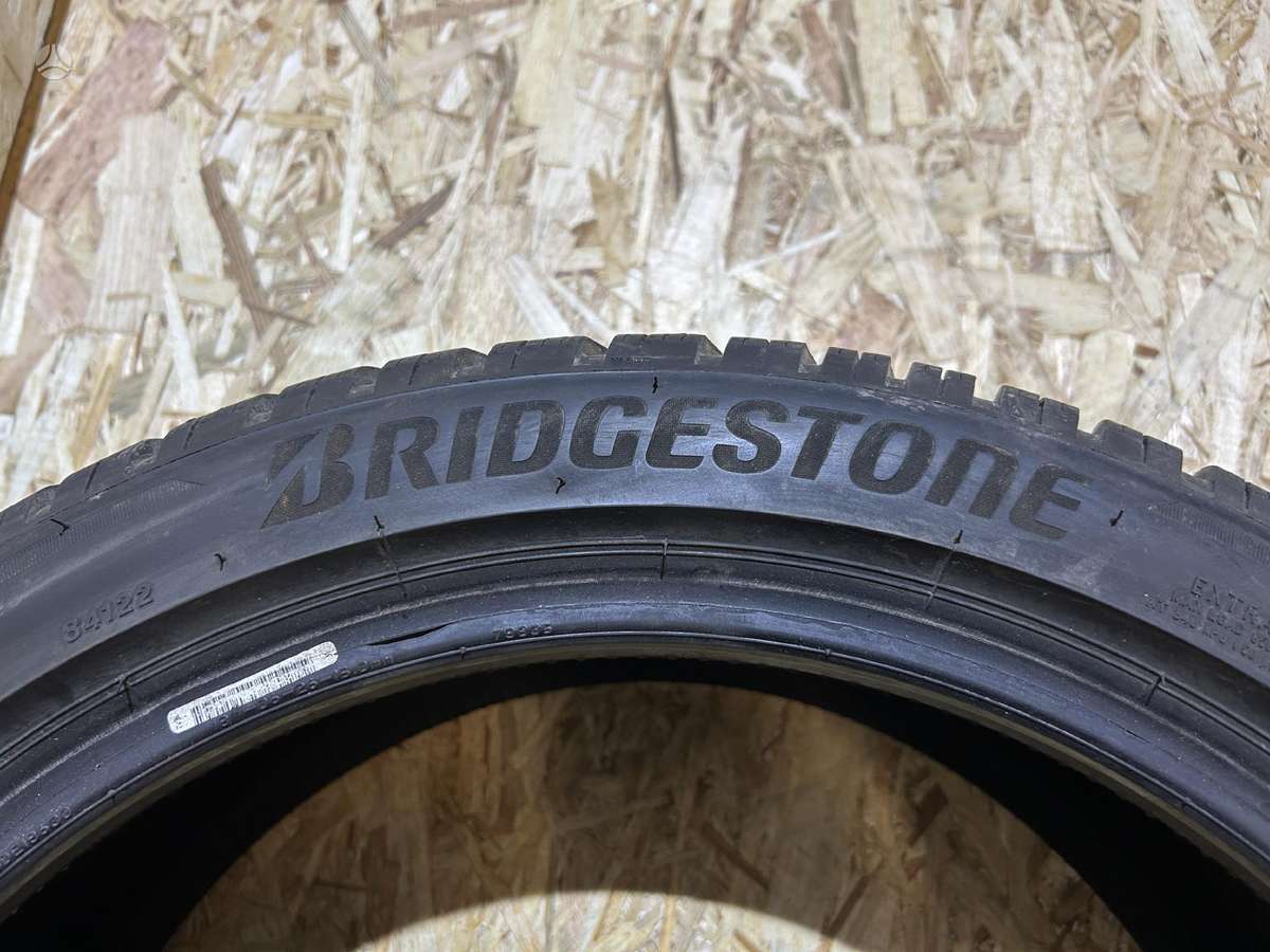 Bridgestone BLIZZAK LM005, winter 215/45 R18