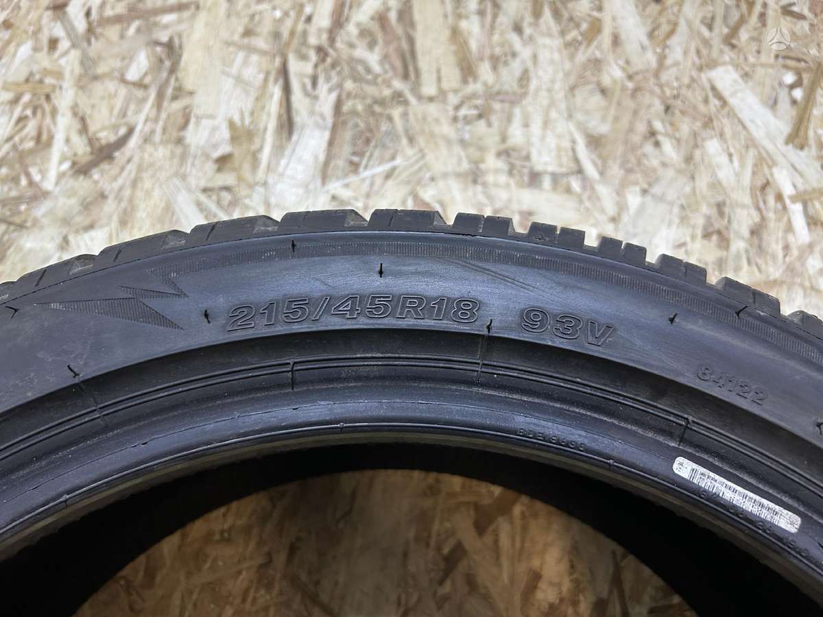 Bridgestone BLIZZAK LM005, winter 215/45 R18