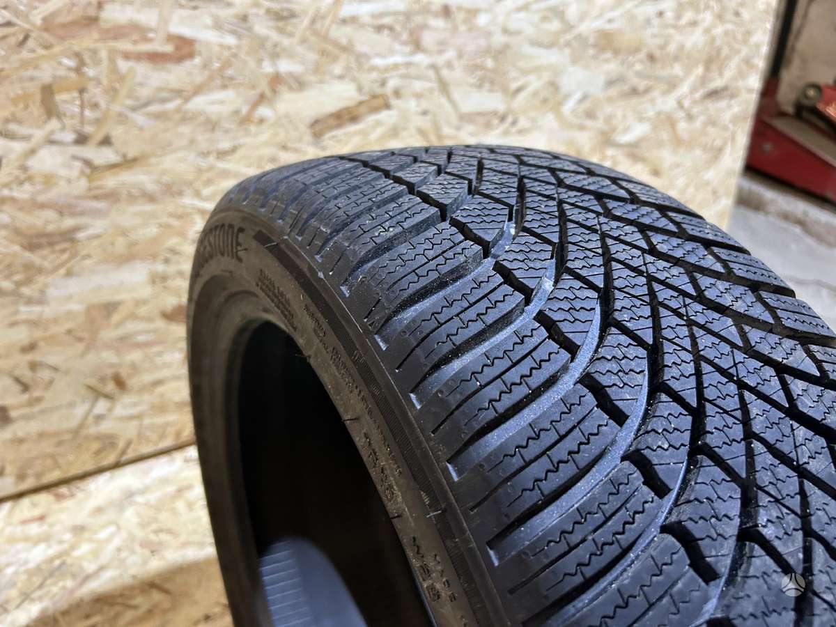 Bridgestone BLIZZAK LM005, winter 215/45 R18
