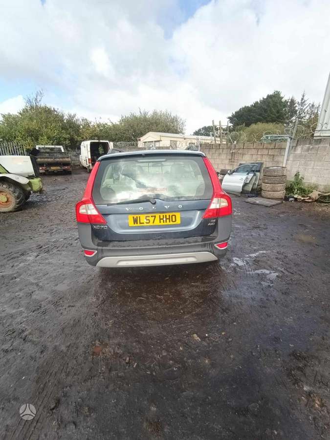 Volvo XC70 for parts