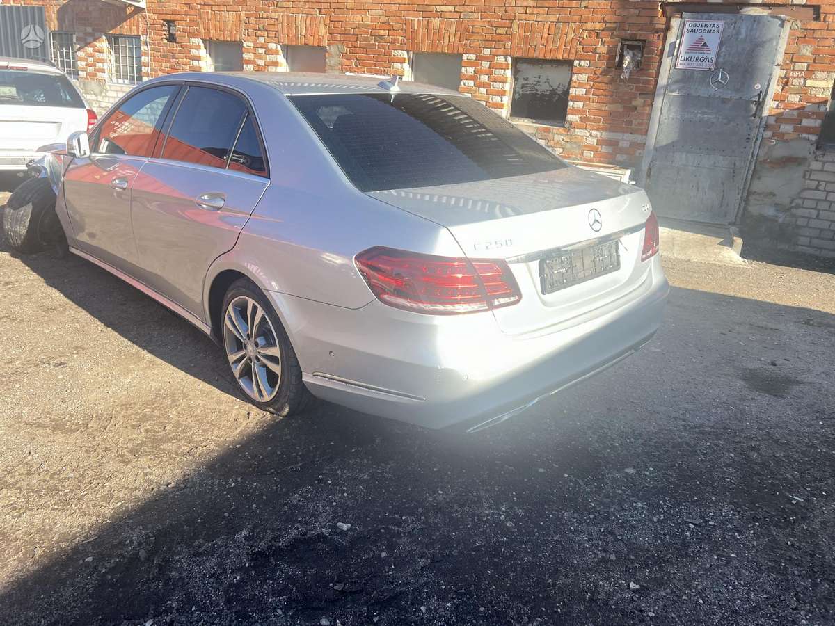 Mercedes-Benz E220 Dalimis