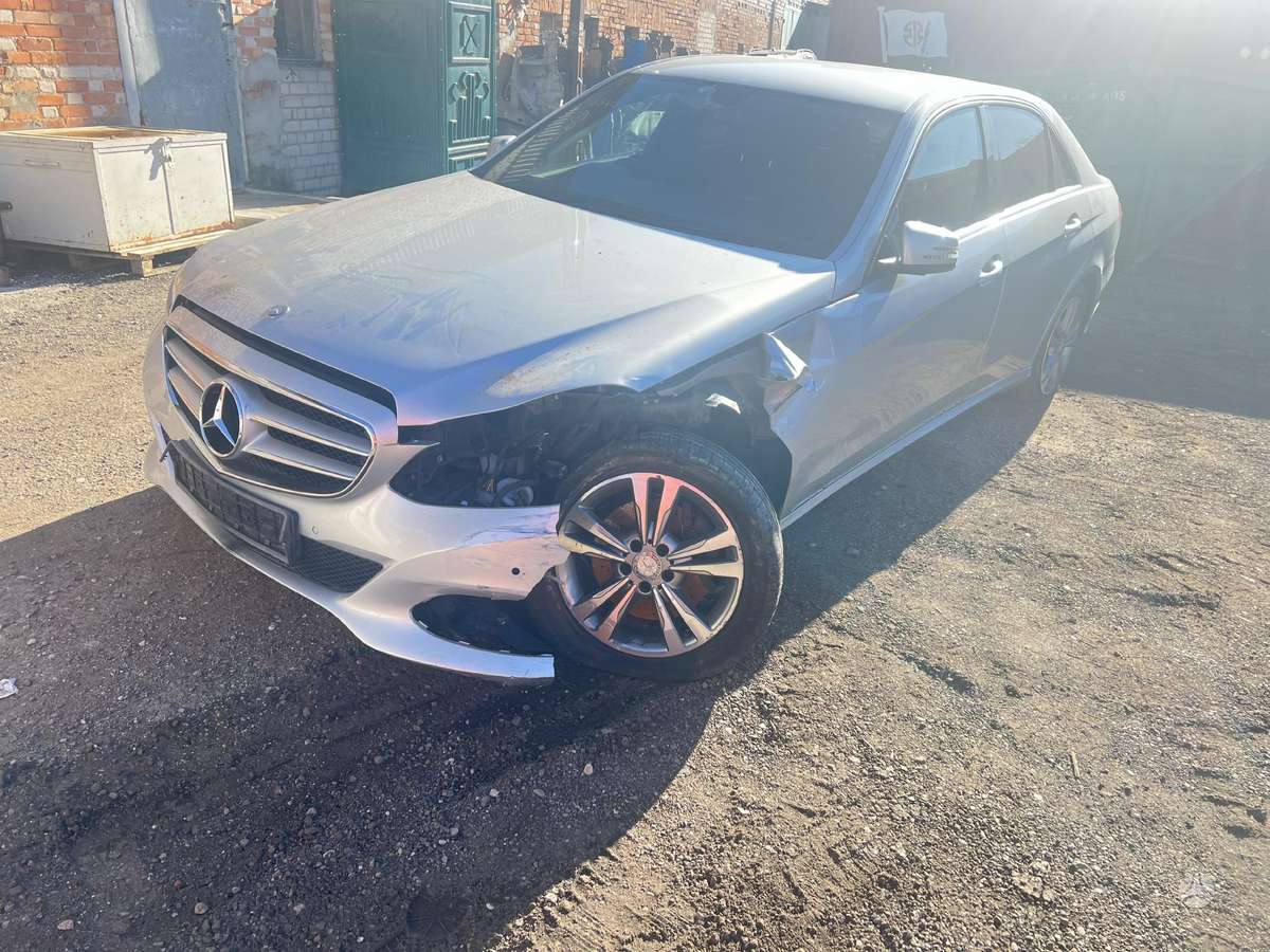 Mercedes-Benz E220 Dalimis