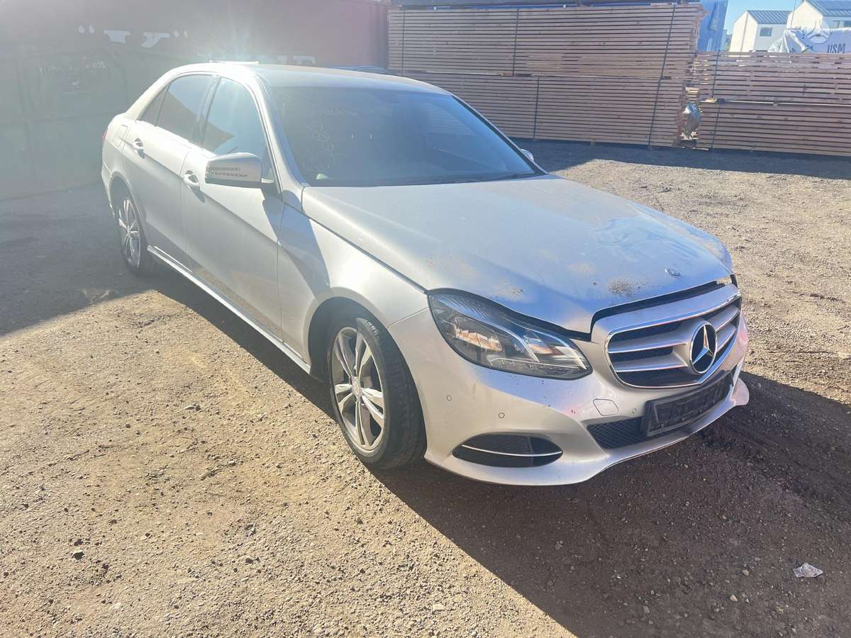 Mercedes-Benz E220 Dalimis