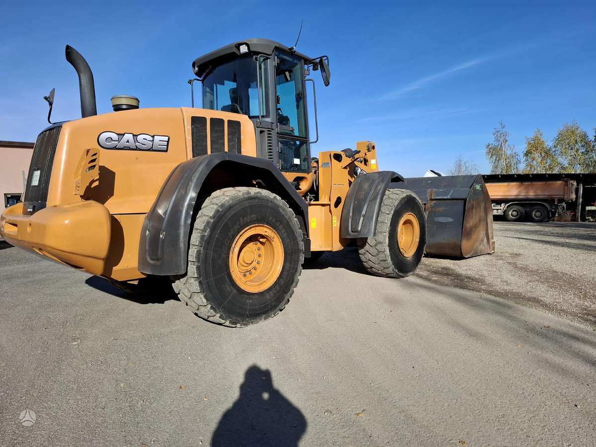Case 821F, frontal loader