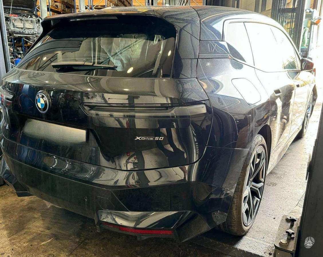BMW iX