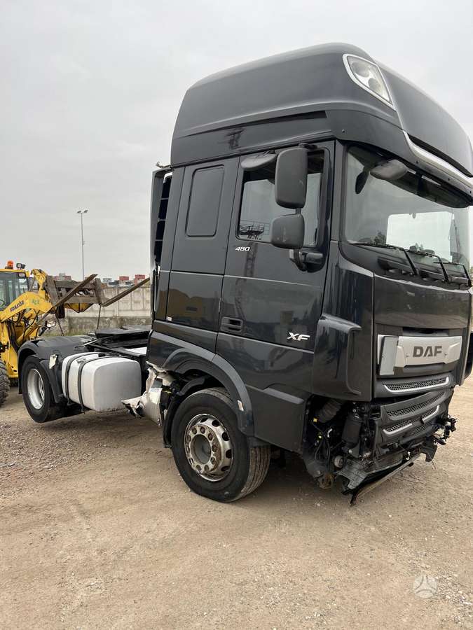 DAF XF 106 ardomas dalimis, semi-trailer trucks