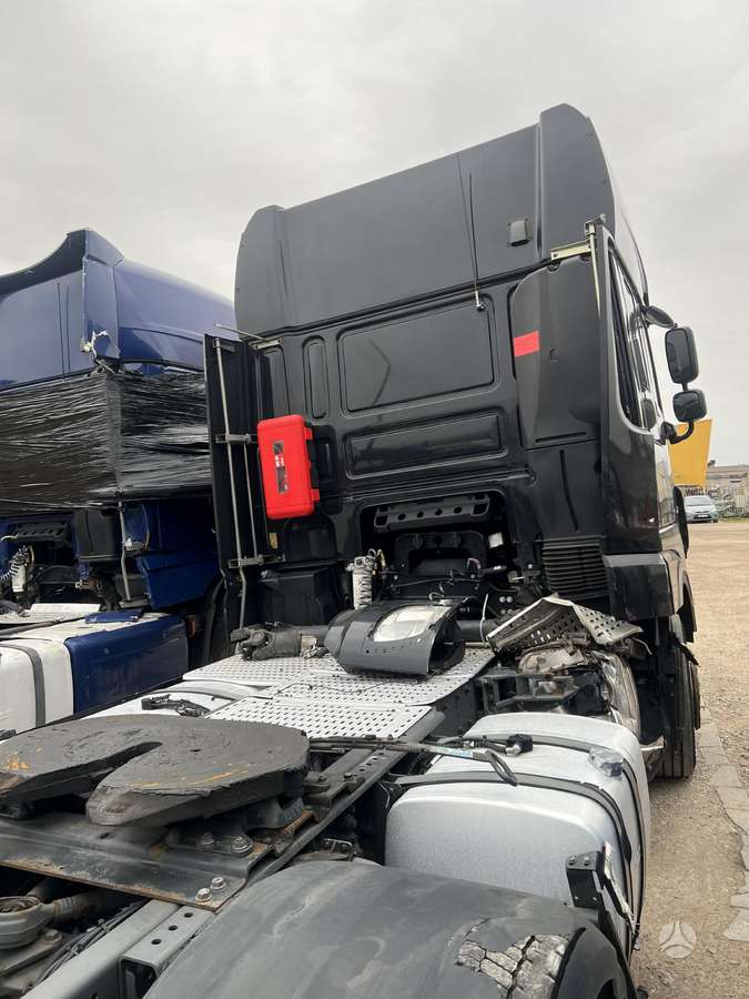 DAF XF 106 ardomas dalimis, semi-trailer trucks
