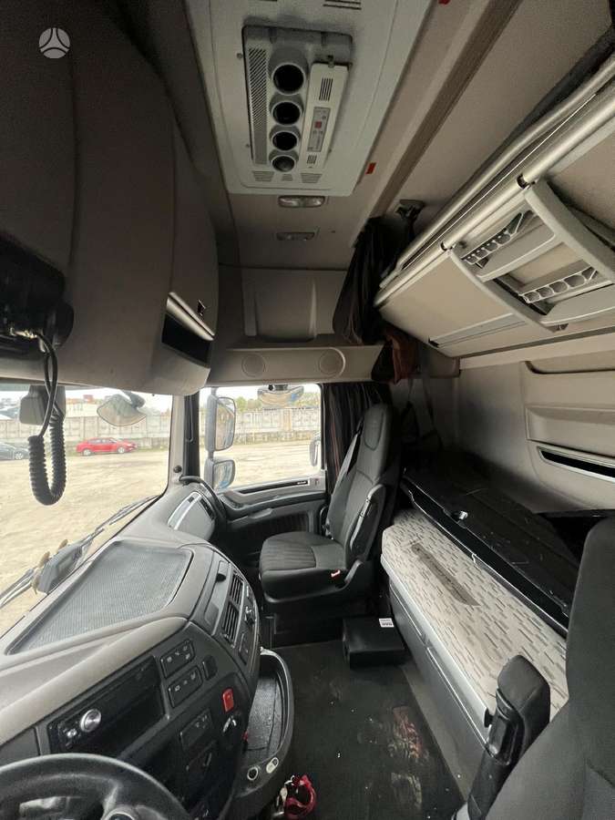 DAF XF 106 ardomas dalimis, vilkikai