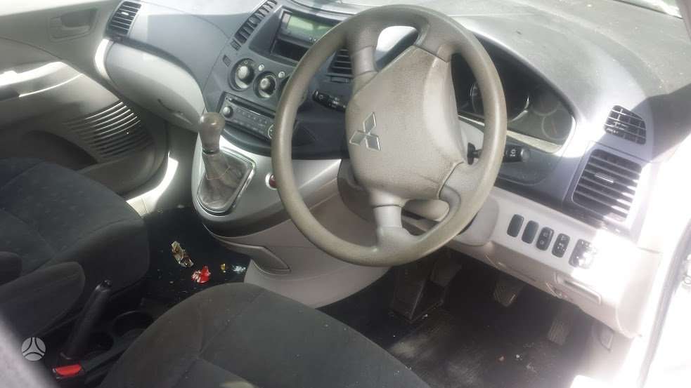 Mitsubishi Grandis dalimis