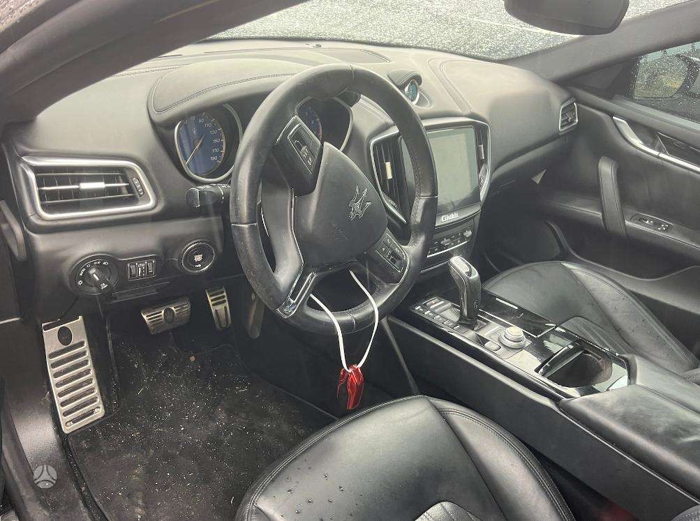Maserati Ghibli по частям
