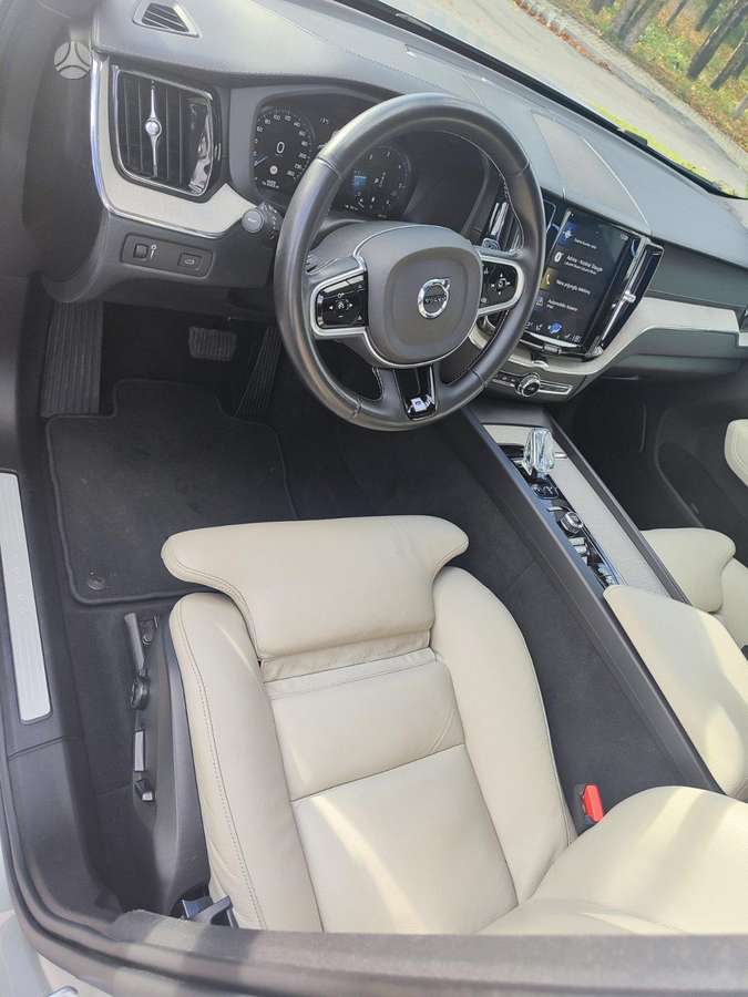Volvo XC60, 2.0 l., off-road / crossover