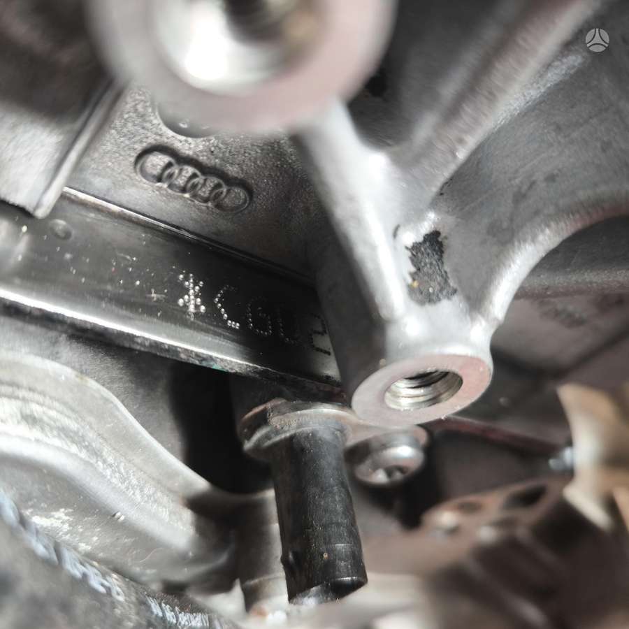 Audi A6 variklio detalės