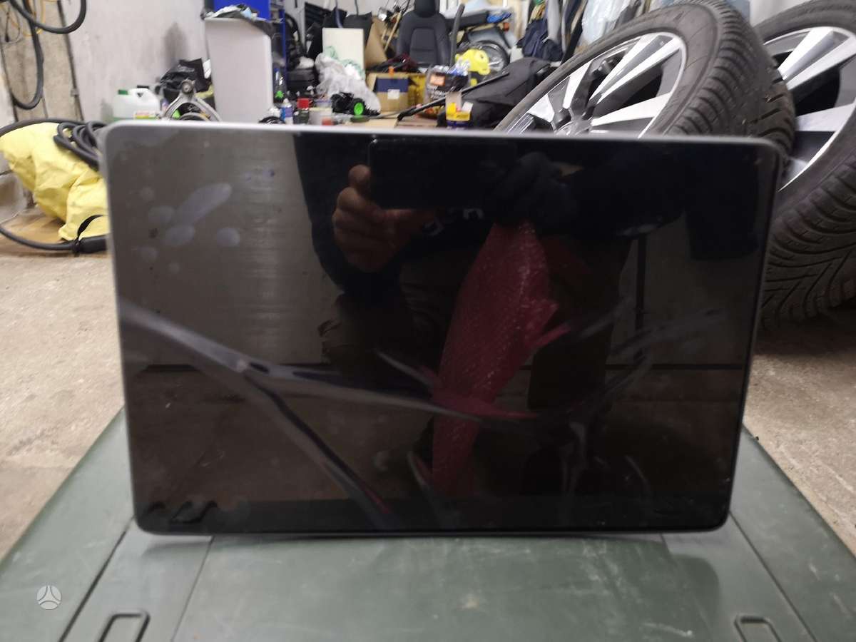 Tesla Model Y kėbulo dalys