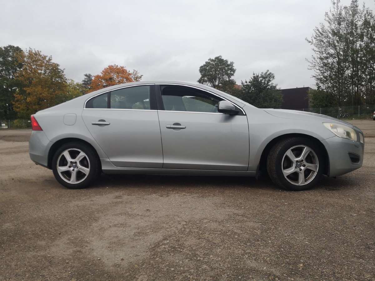 Volvo S60 dalimis