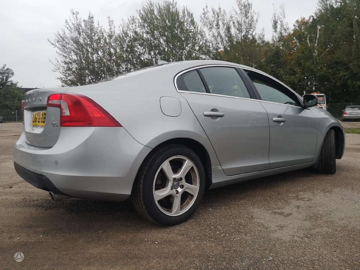 Volvo S60 dalimis